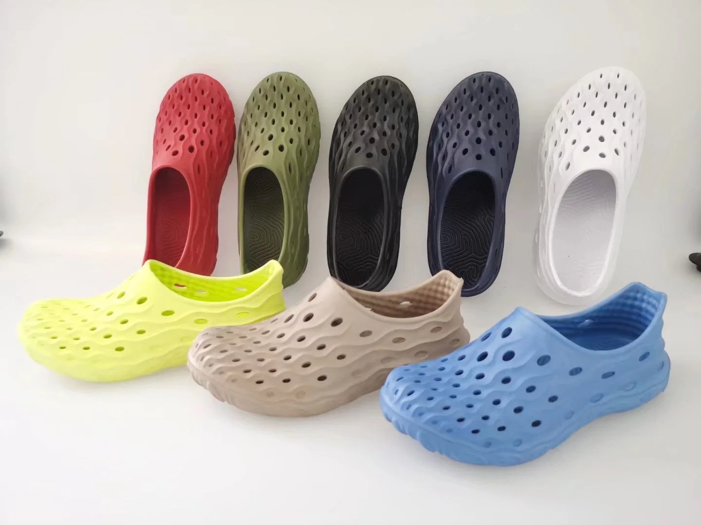 Men's Fashion Non-Slip Sandals/Slippers Heavy-Soled Breathable EVA Beach Hole Shoes