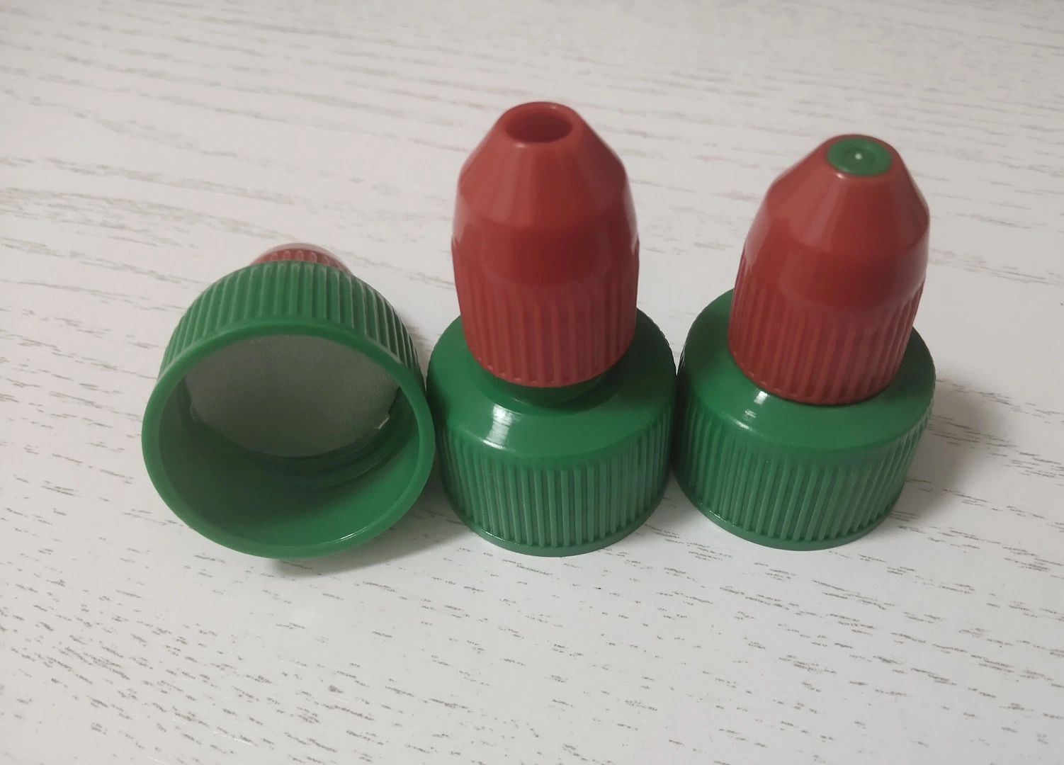 Capuchon en plastique vert 28/410 Twist pour Hot Chili sauces tomate