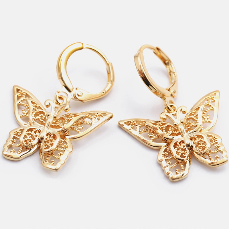 Beaux papillons Boucles d'oreilles pendantes en laiton avec zircone cubique