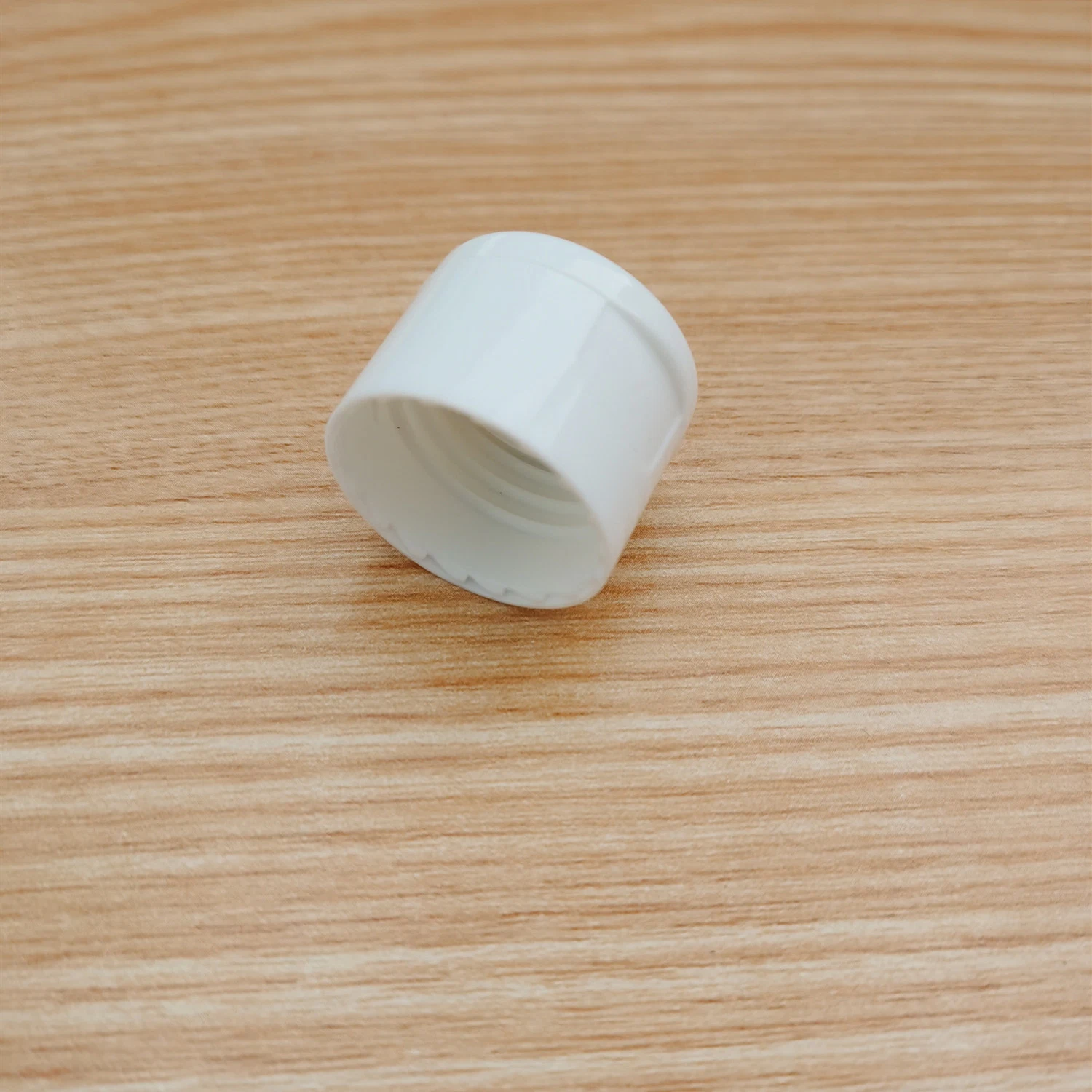 Free Samples 24 mm Flip Top Cap PP Material Mat Cosmetic Plastic Bottle Cap