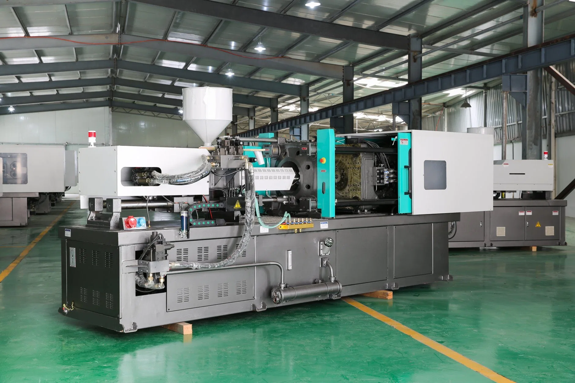 OEM Industry Vertical Leading China Supplier Quality High Efficient Injection Molding Machine