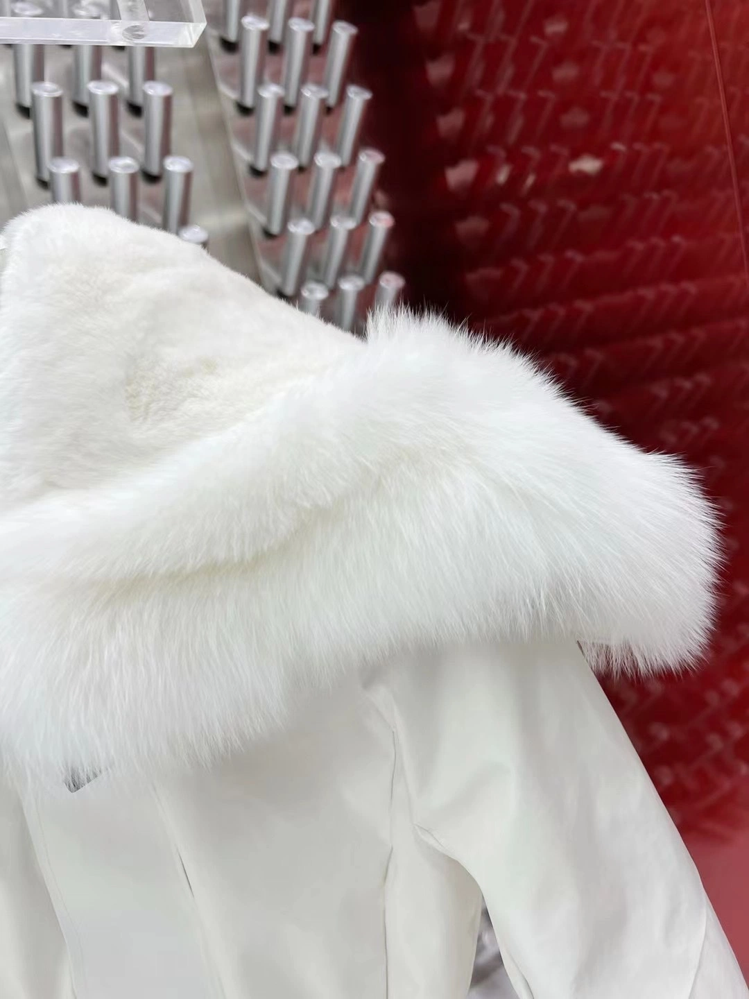 Chaqueta de esquí Fox Fur Chaqueta de plumón de pato blanca Rreplica de Marca Ropa de invierno para mujer