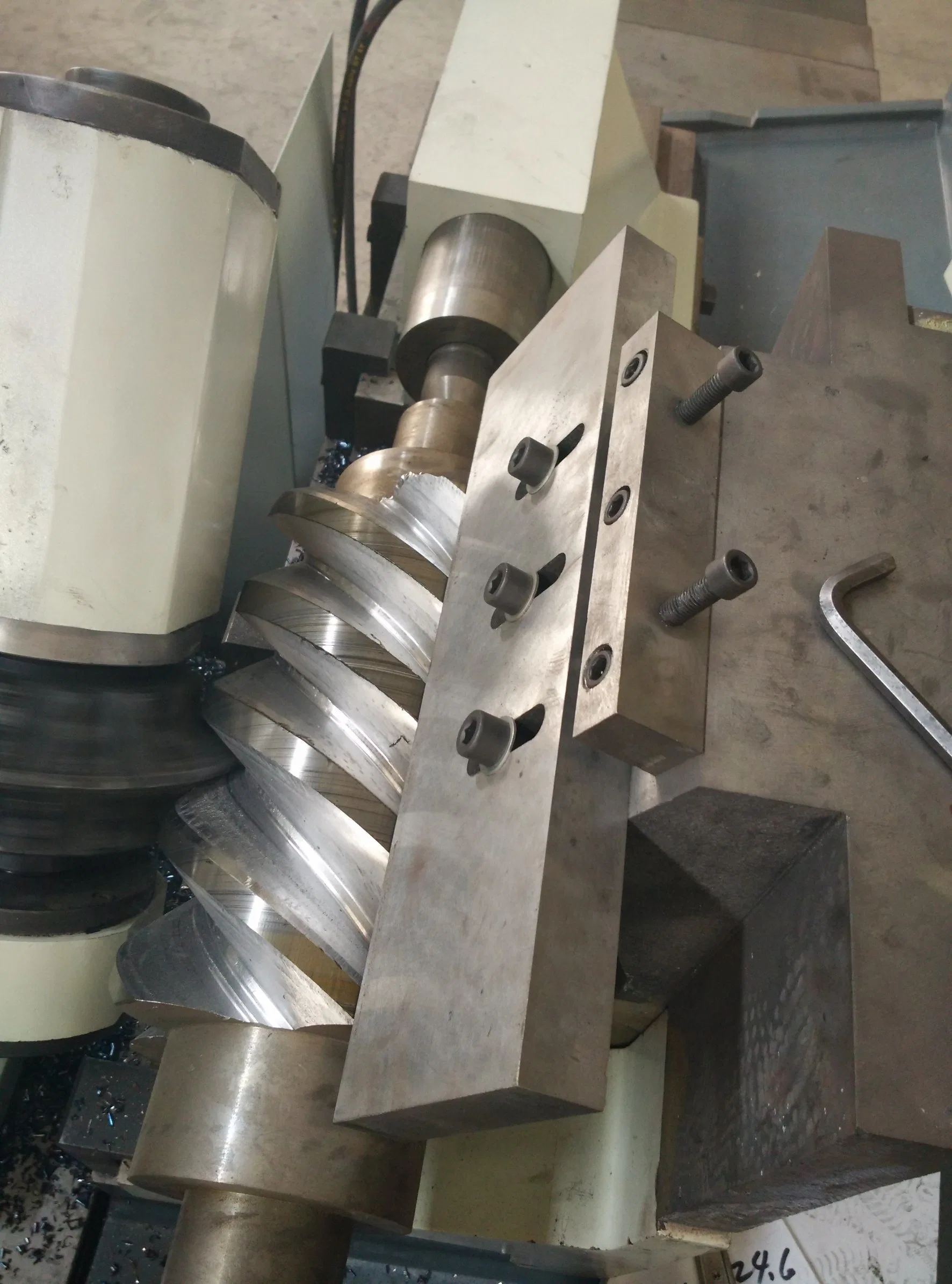 CNC Screw Milling Machines Oil Press Screw Processing