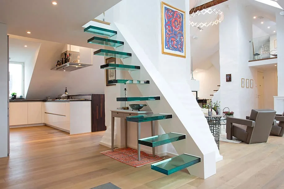 2020 New Arrival Modern Single Stringer Glass Stair Step