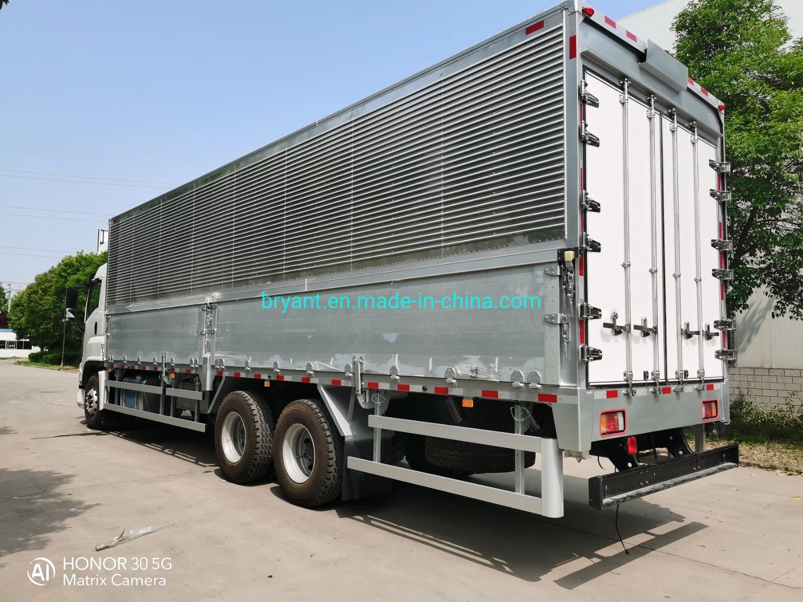 China ISUZU Giga Vc61 6*4 10 Wheeler Wing Van Cargo Van