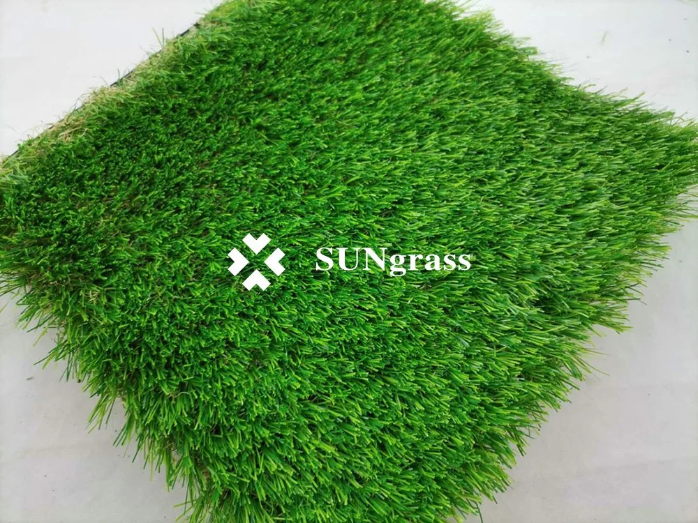 Muestra gratuita 40mm Turf Artificial Astro Turf 18stitches 4-Tones Garden Verde