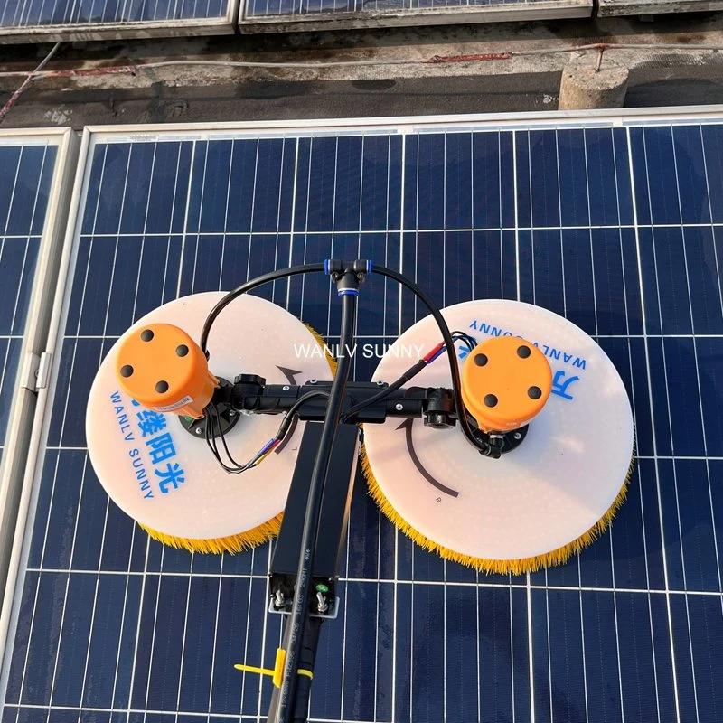 Le dispositif de nettoyage portable de la balance photovoltaïque à double tête équipé de Trois types de poteaux télescopiques pour le nettoyage à longue distance du photovoltaïque