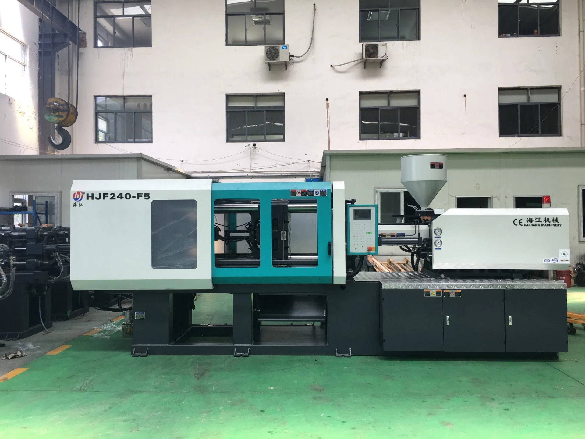 Plastic Traffic Barrier Injection Molding Machine Manufacturers Plastic Traffic Fence Barrier for Sale Production Line in China