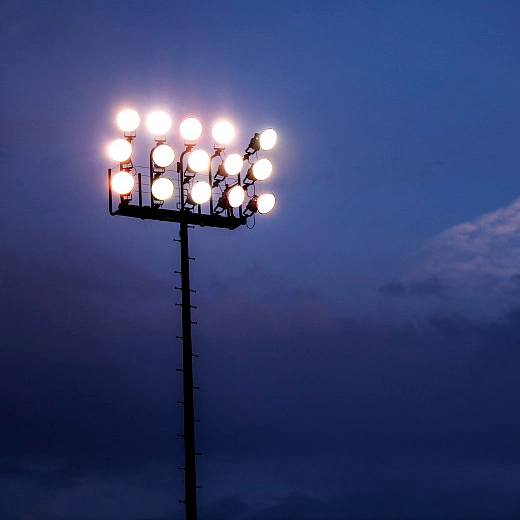 Stade Spotlight / Projecteur d'inondation en acier galvanisé / Mât d'éclairage solaire en métal / Poteau lumineux avec prix d'usine