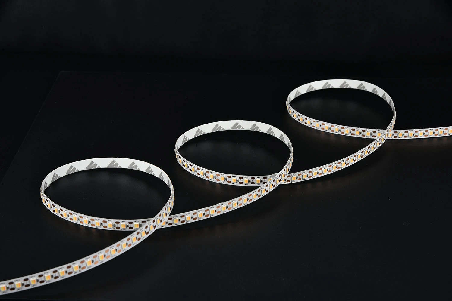 Factory Wholesale/Supplier Bendable Cutting 24V CRI>90 IP20/IP44/IP65/IP68 Dimmable Decorative LED Light Strip