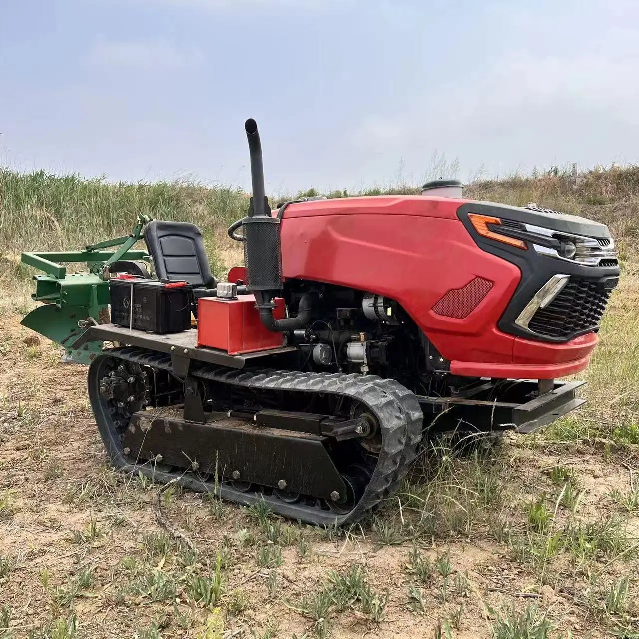 Tracteur agricole robuste pour machine agricole de grande taille, puissance élevée de 25 à 120 chevaux.