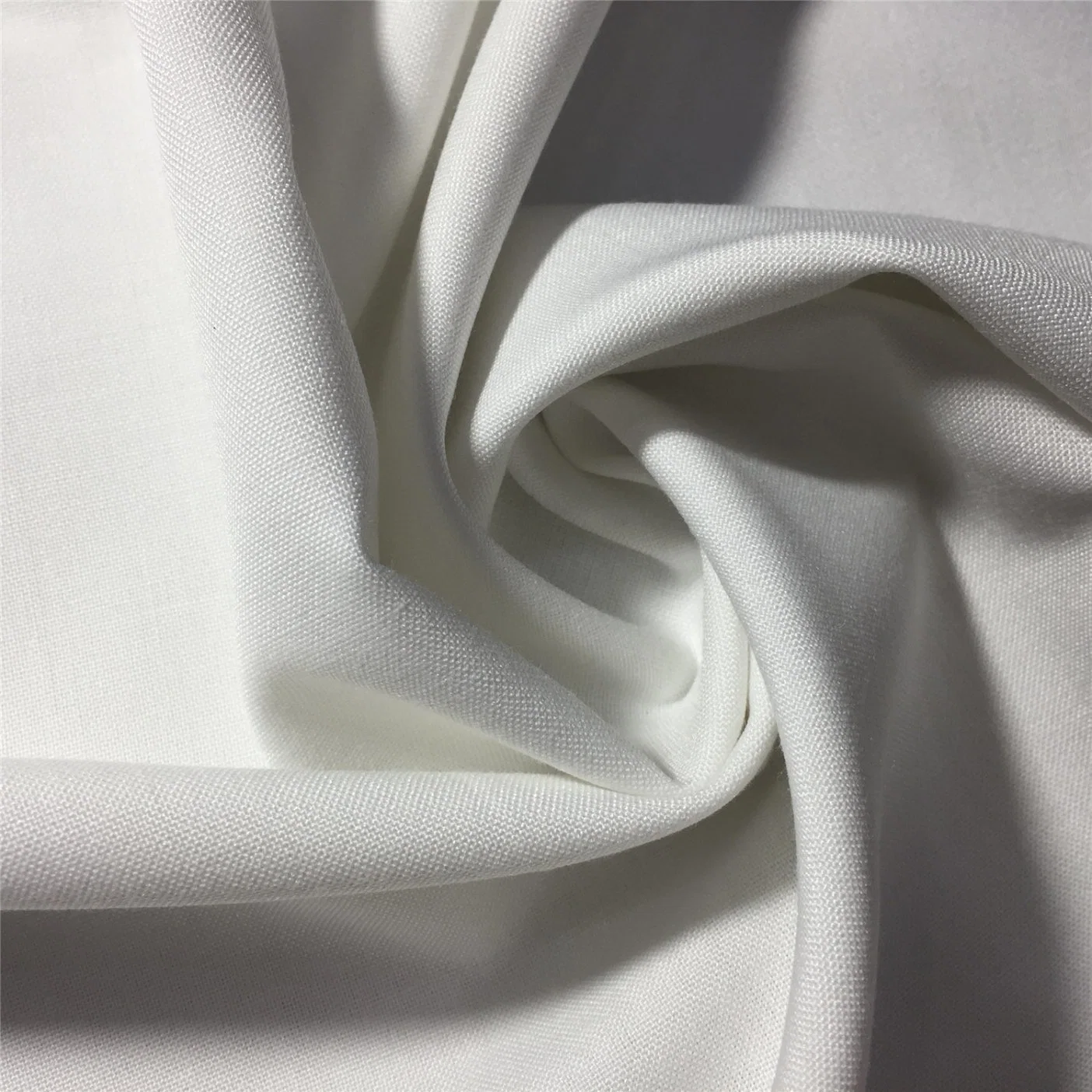 T/R65/35 Blended Woven 32/2 175GSM Poplin Plain Dyed Shirting Uniform Suit Fabric