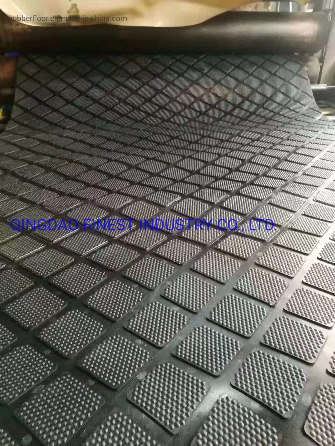 Heavy Duty Solid New Rubber Bubble Top Anti Slip Design Broad Ridge Bottom to Allow Drainage Horse Stable Rubber Flooring Mat/ Floor