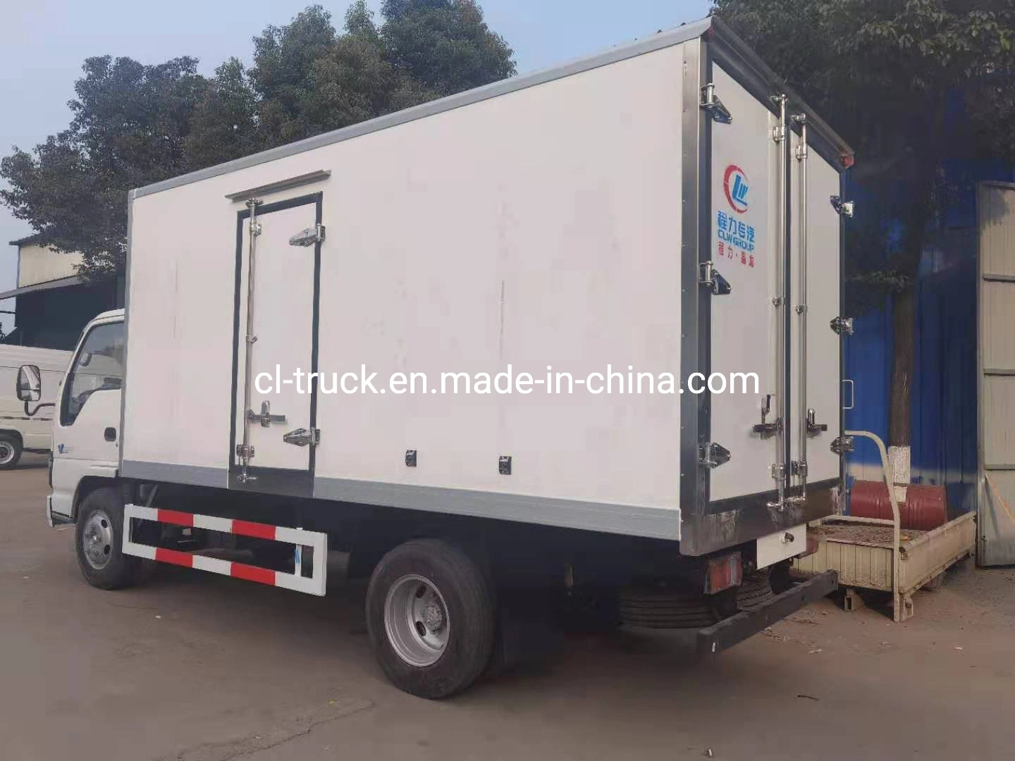 Dongfeng 4X2 4X4 Small Mini 3tons 4tons Refrigerated Truck Box