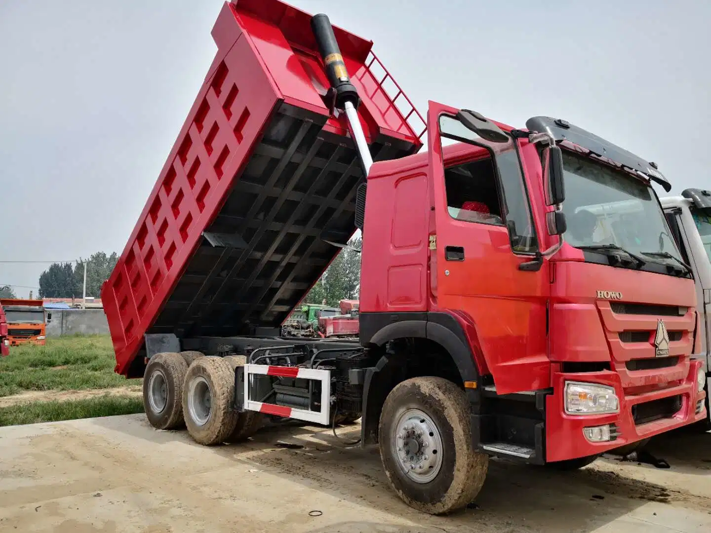 Segunda mão HOWO usado caminhão basculante com o motor de 336 HP