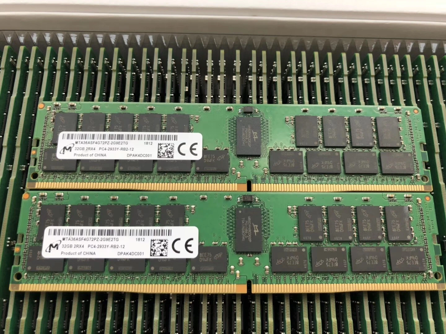 وحدة ذاكرة الخادم P00924-B21 HPE 32 جيجابايت (1X32 جيجابايت) Dual Rank X4 مجموعة ذاكرة DDR4-2933 الذكية المسجلة