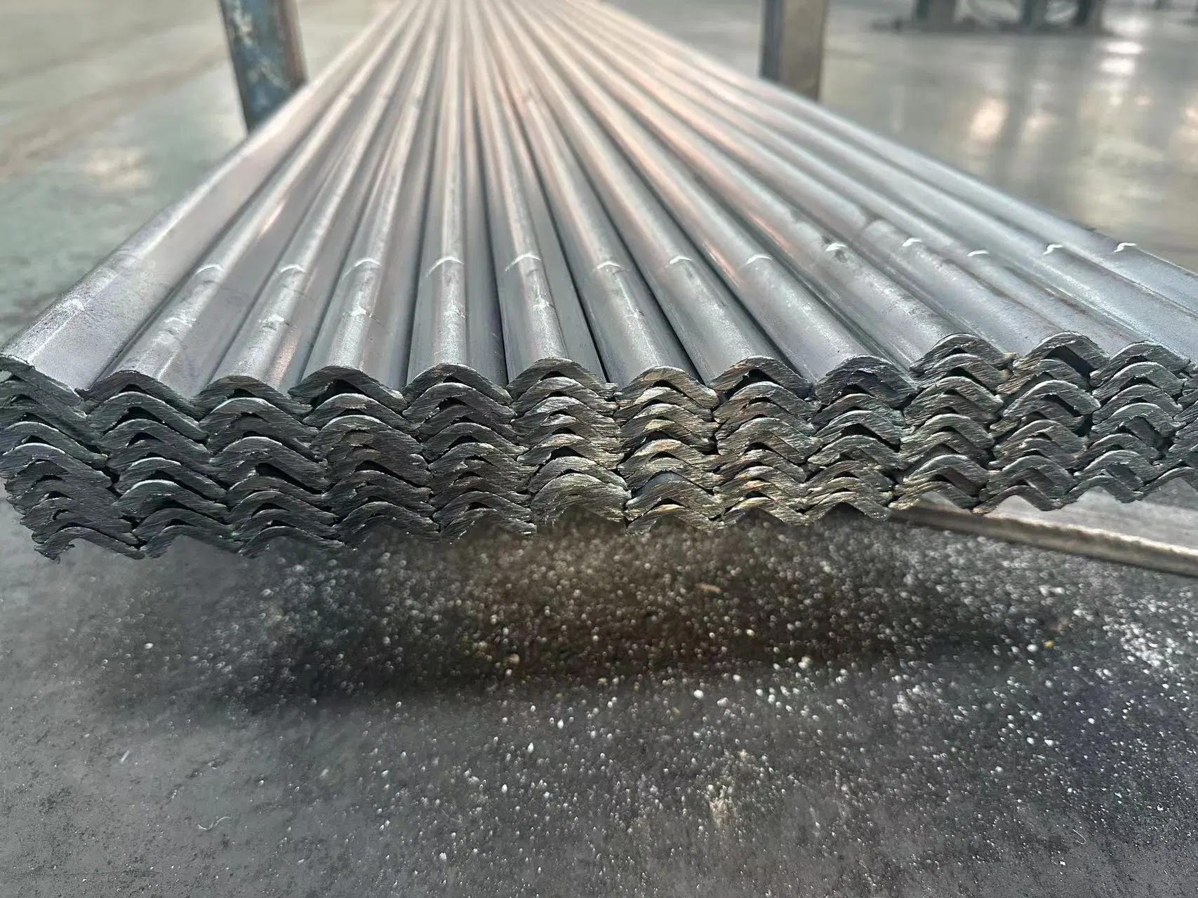 China Supplier Stainless Steel Profile Carbon Steel Angle Steel/Equilateral Angle Steel/Angle