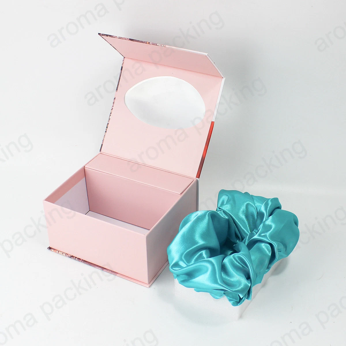 Nude Pink Magnetic Gift Box for Cosmetic Packaging with Silk Material and PVC Window