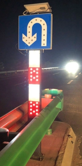 Road Traffic Safety Flashing Solar Warning Light