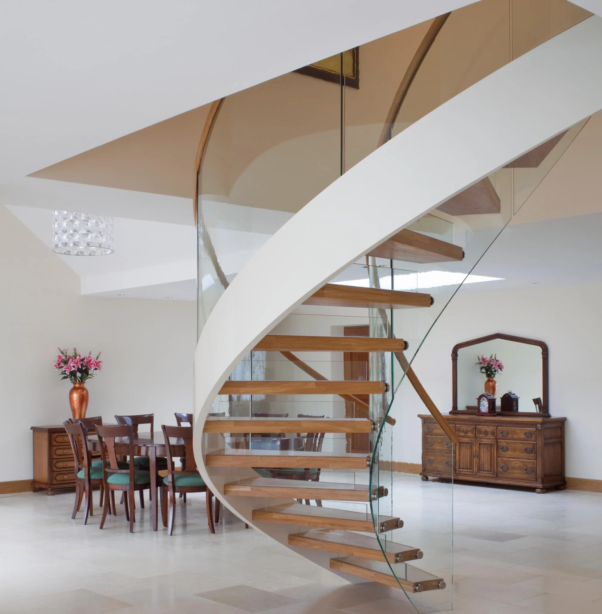 Factory Sale Steel Beam Wooden Curved Staircase with Glass Railing Indoor