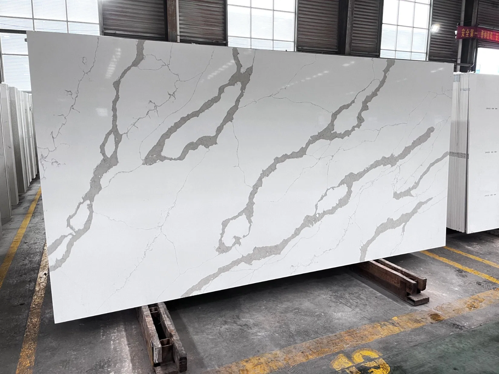 Calacatta and Marble-Like Veined Quartz Slab