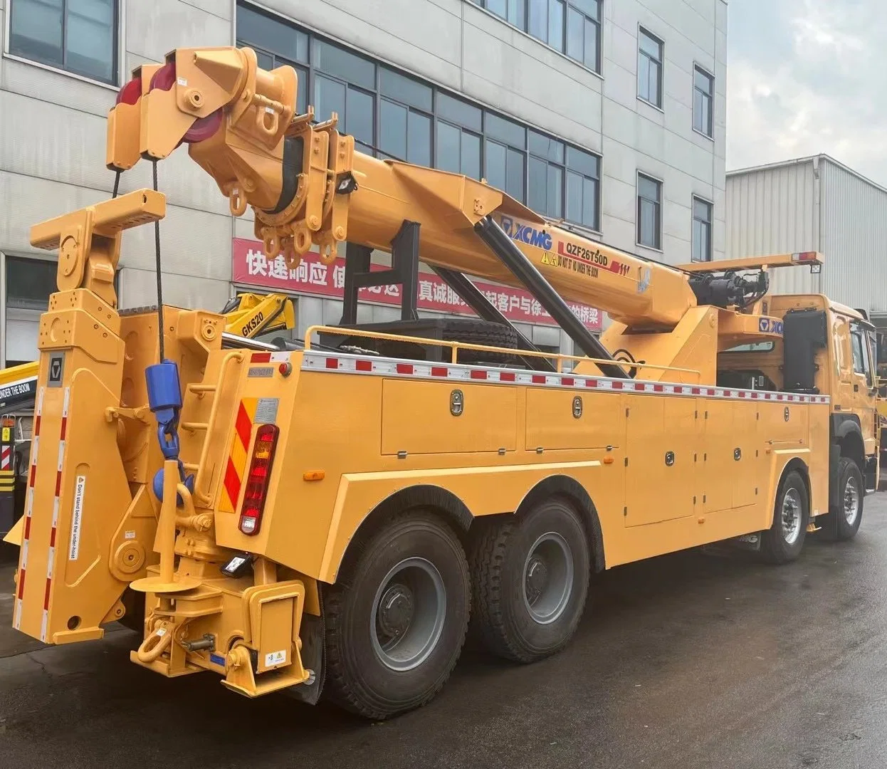 Sinotruk HOWO 6X4/4X2/8X4 Road Rescuer Road Recovery Rotary Towing Truck Wrecker for Sale