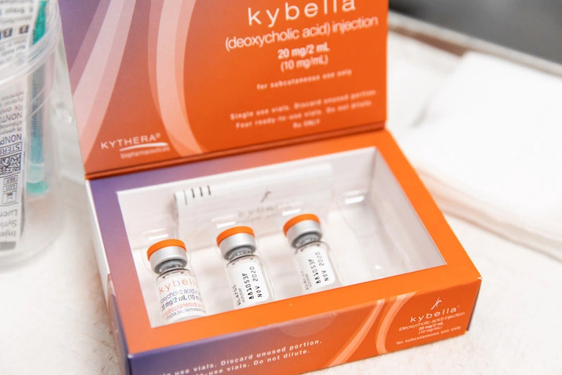 La FDA aprobó el tratamiento inyectable Kybella disuelve la grasa para reducir el exceso de la almohadilla grasa Submentonianos Aka Double-Chin