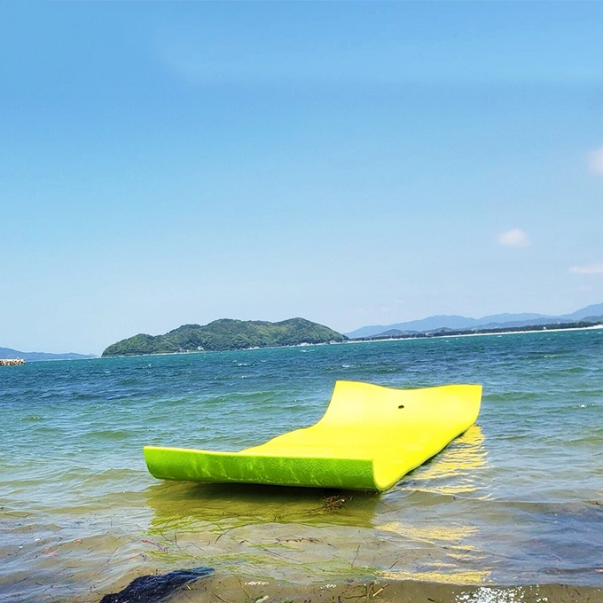 L'eau de la mousse flottante Tapis de jeu pour le lac