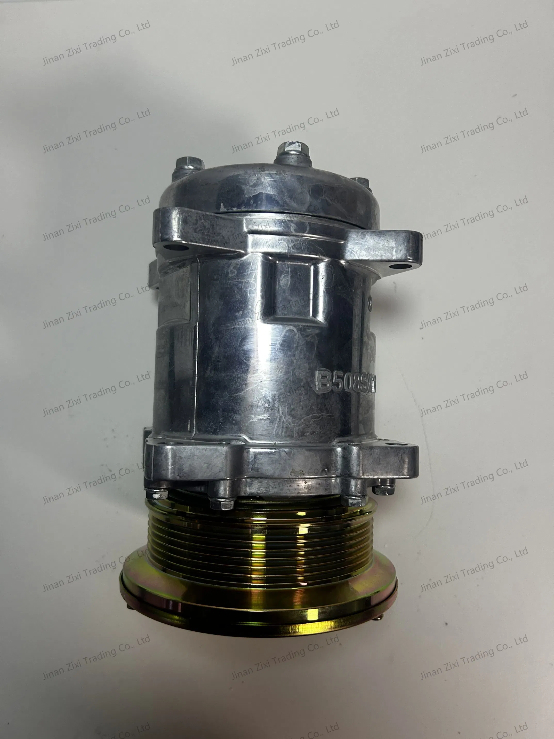Wg1500139016 HOWO Dump Truck Parts Sinotruk HOWO Truck Spare Parts Air Conditioner Compressor