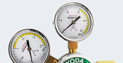 Ar N2 O2 CO2 H2 He C2h2 Gas Regulator with Two Pressure Gauges Chiyoda Seiki Japan Model 2001 Type Style with Ks 2.5MPa 25MPa W22-14 M16*1.5 Cga540 Cga510