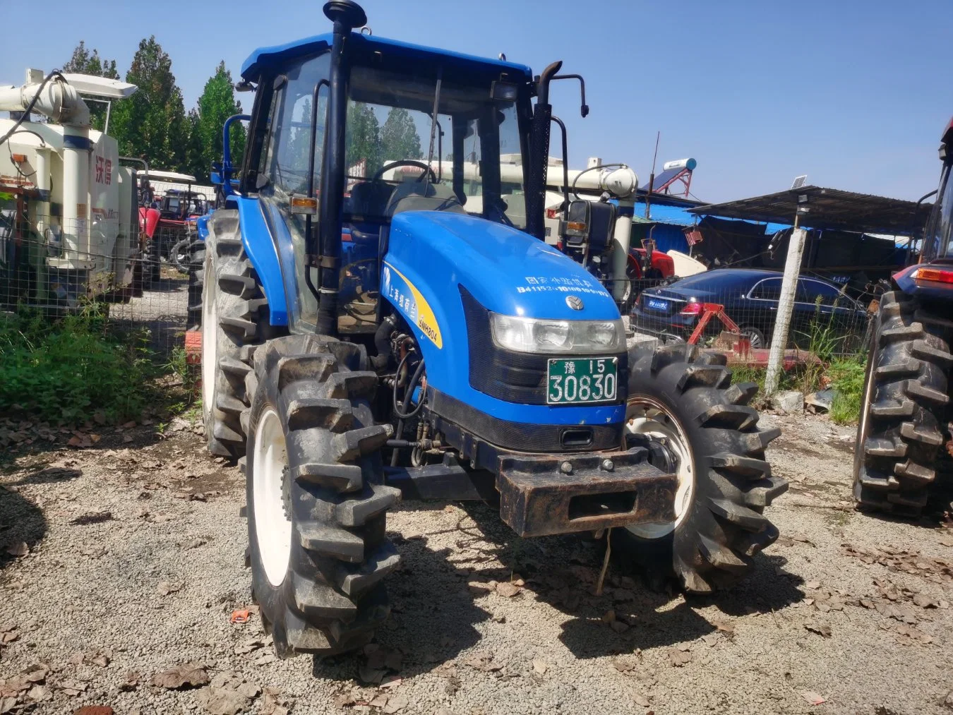 Tracteur agricole d'occasion New Holland/John Deere/Sch avec Chargeur frontal/pelle rétro/charrue/remorque