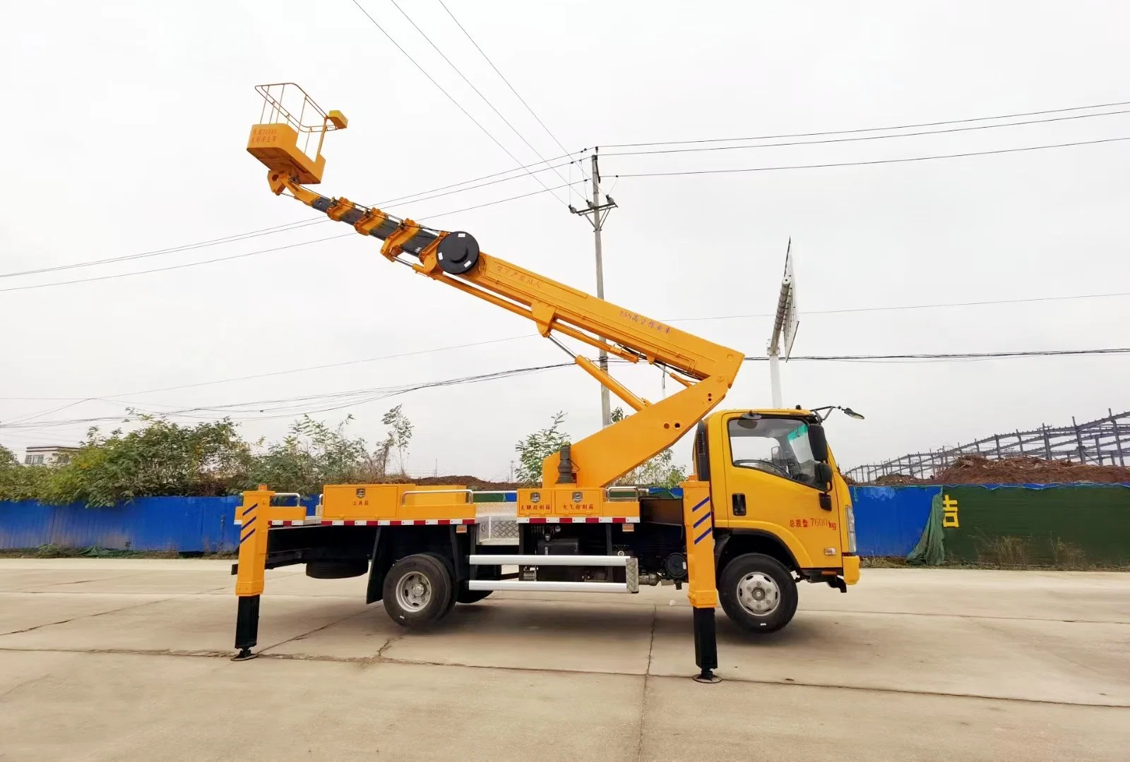 Isuzu 20m-24m Insulated Bucket Aerial Platform Sky Lift Truck with 1 Ton Hoisting Hook Insulated Arm Optional