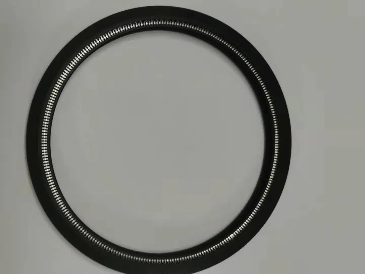 عادة ما يتم استخدام عبوات EPDM/PTFE في تطبيقات الضغط العالي