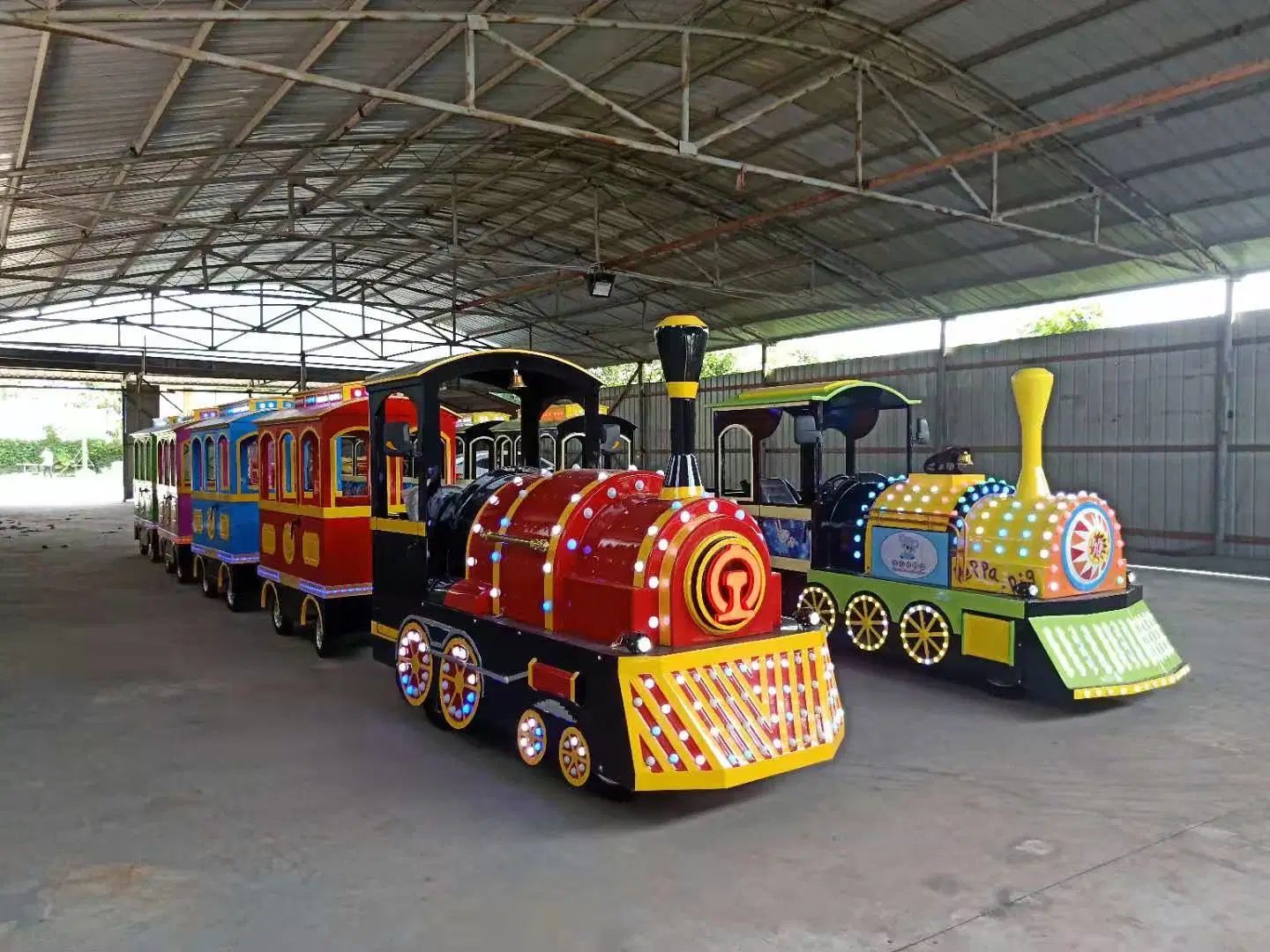 Hot Design Amusement Park Tourist Mall Electric Kids Trackless Train for Sale