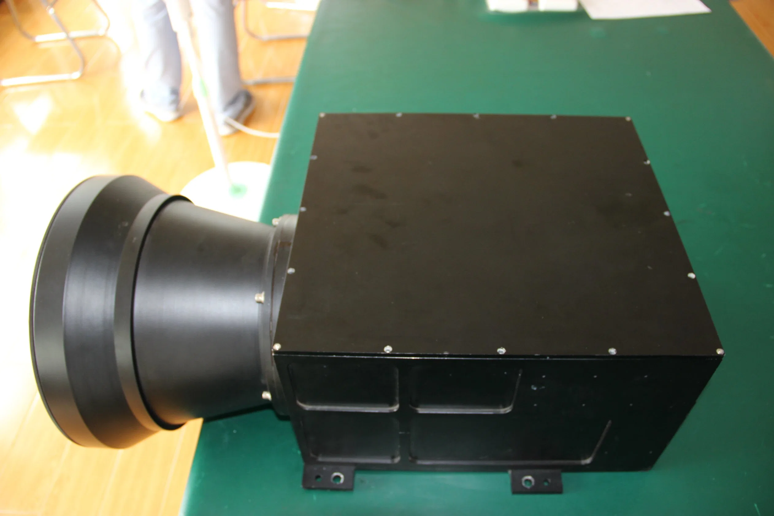 Long Range Surveillance Themal Camera with Continous Zoom 110mm~1100mm