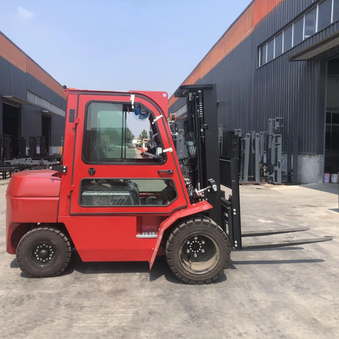 2.5 Ton 3 Ton 3.5 Ton 4 Ton 5 Ton Duplex/Triplex 3m 4.5m 6m Diesel Forklift with Closed Cabin