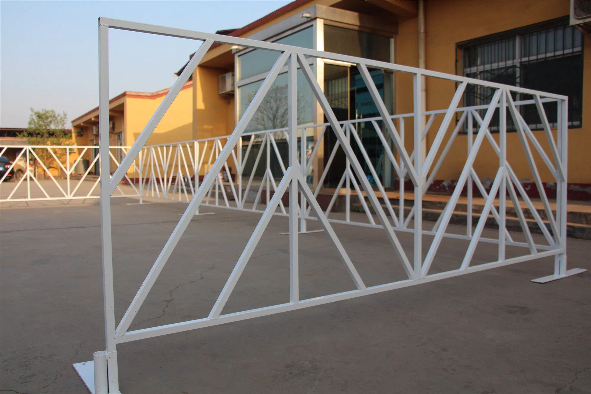 China Used Guardrail Traffic Safety Temporary Pedestrian Barricades for Sale