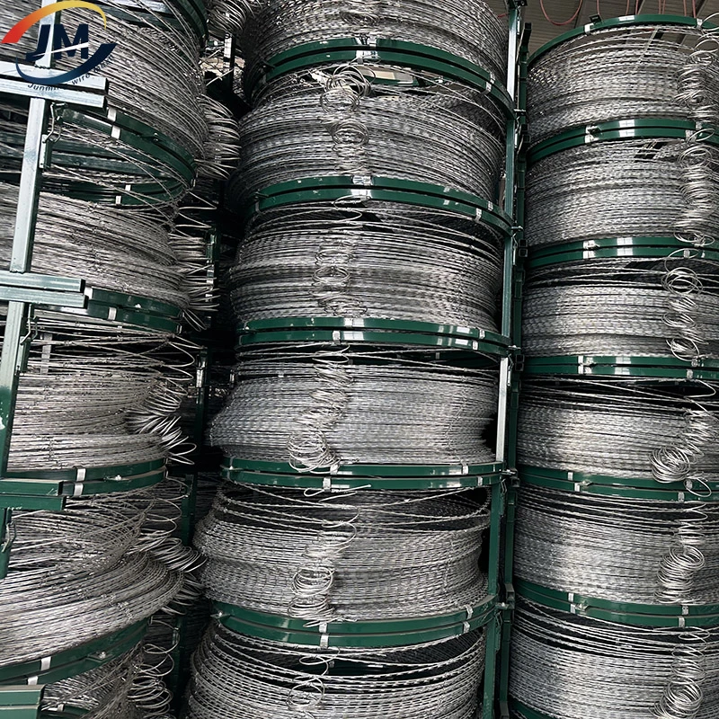 Galvanized Metals Steel Cbt-65 Razor Wire for Garden Fencing