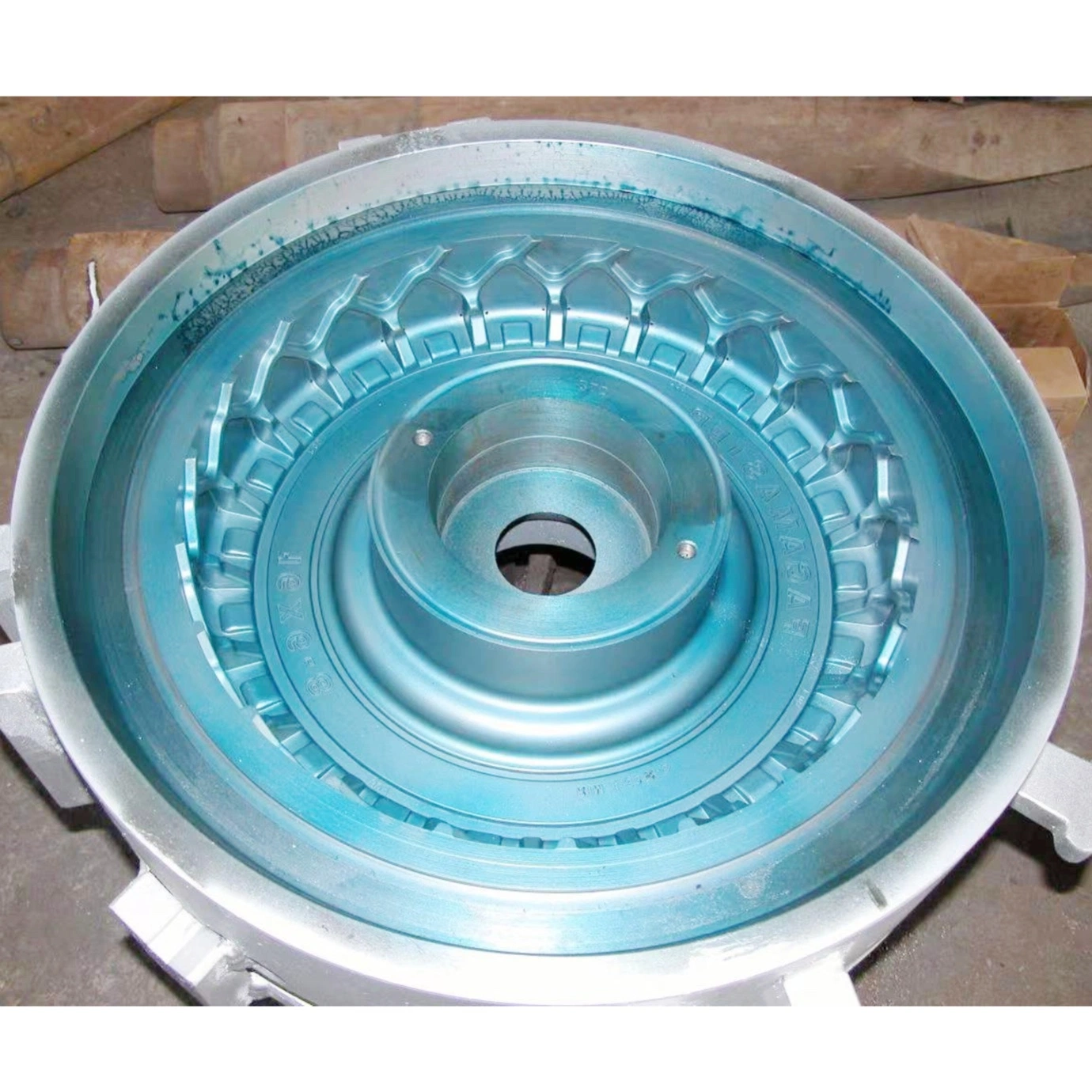 Trailer/Light Truck Bias Tyre Mould Rubber Tire Mold Price