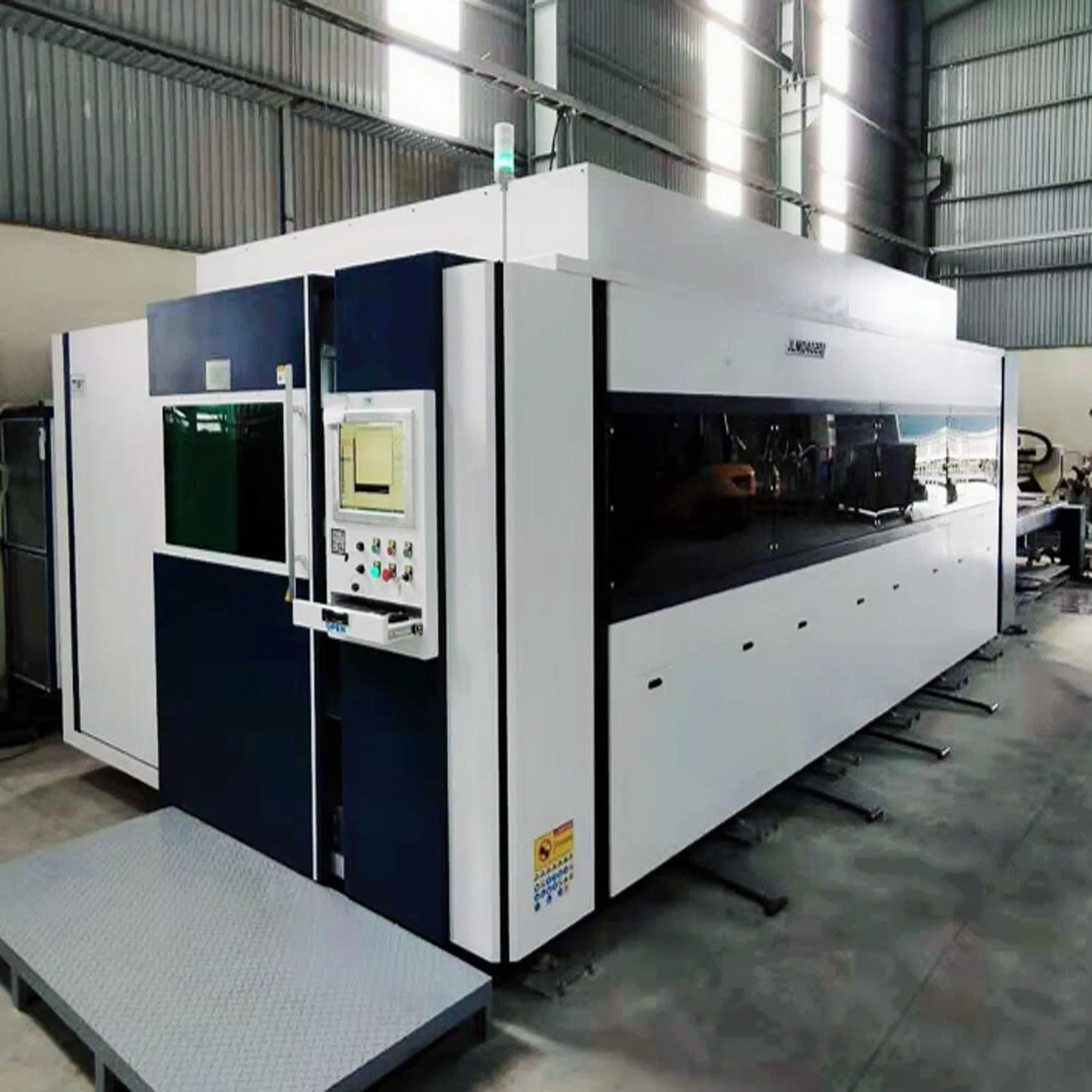 Industrial Auto CNC Fiber Laser Cutting Machine with Water Chiller Water Jet