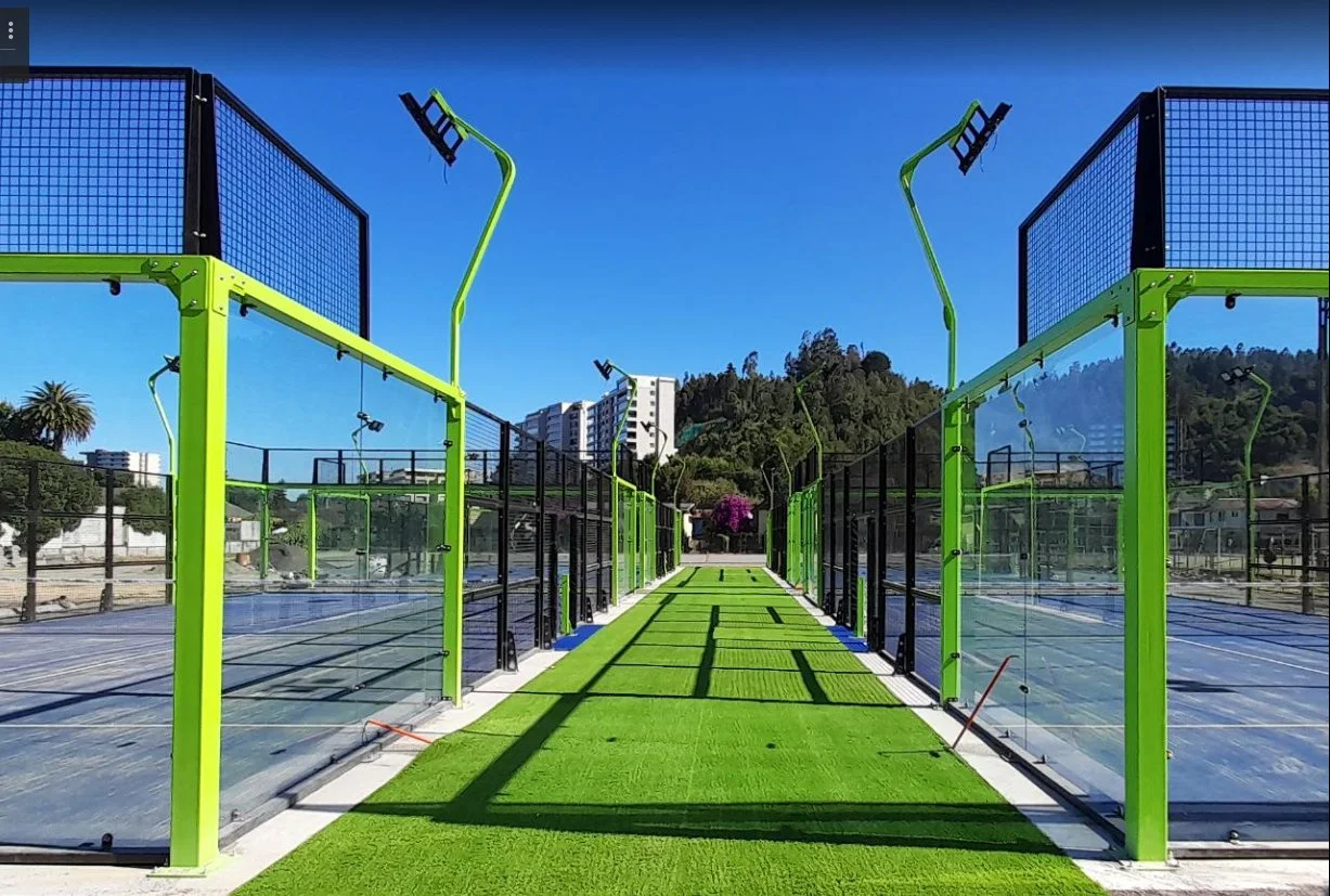 Fabricant de terrain de padel de haute qualité, usine panoramique de tennis de pagaie galvanisée à chaud.