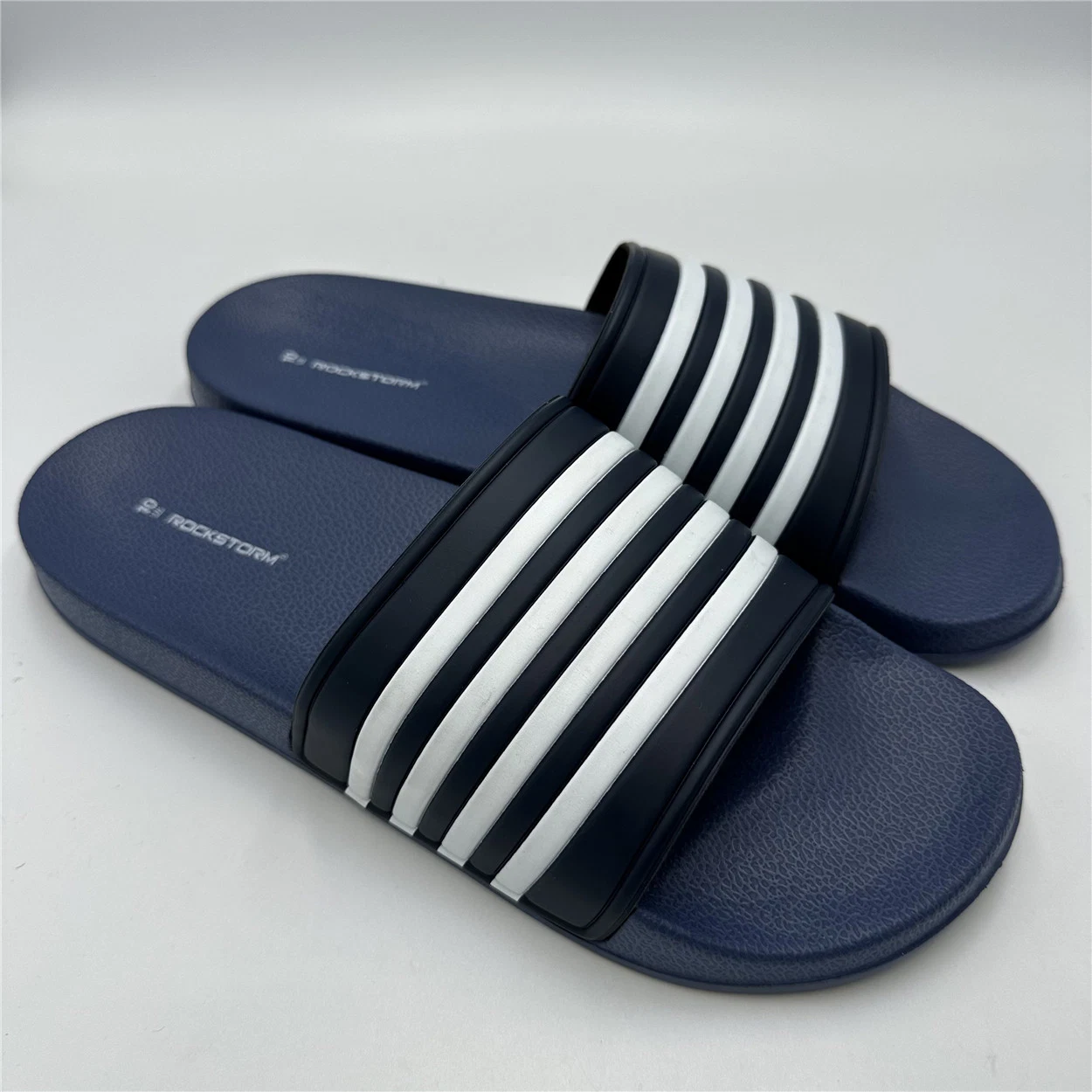 Factory Price Summer New Beach Slider Outdoor Men&prime; S Shoes Casual Slippers Anti-Slip Soft Sole Sandals