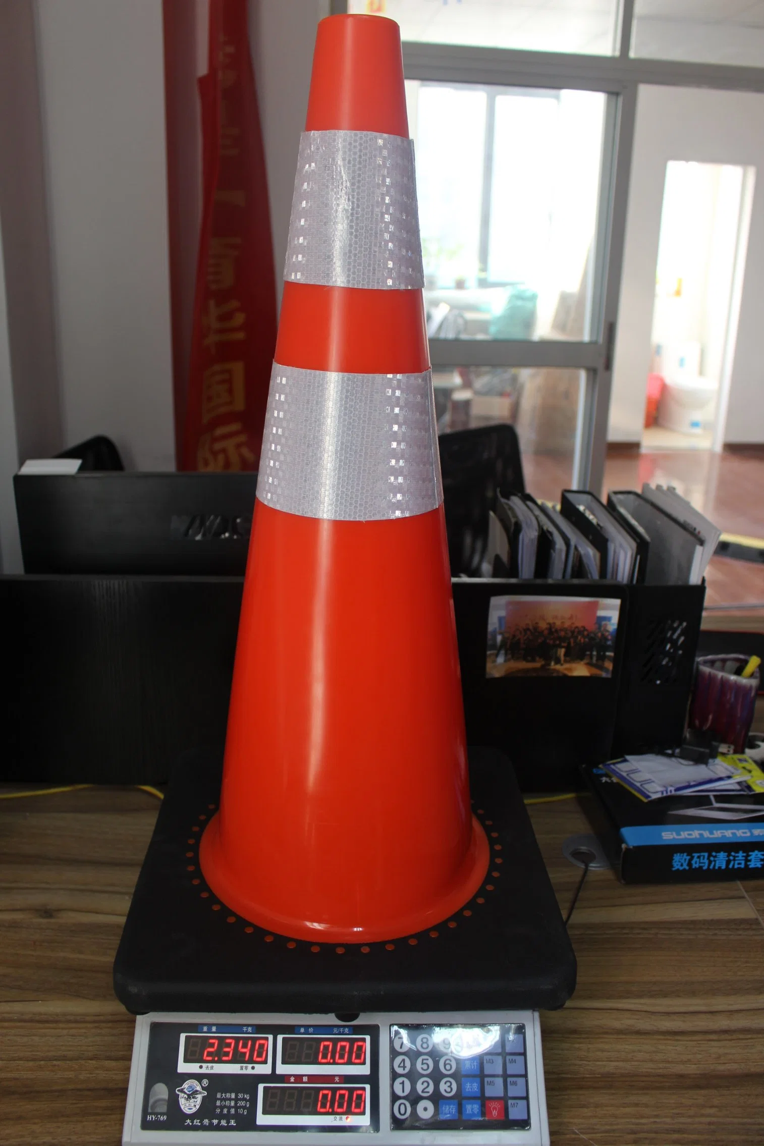 Professional Manufacturer Traffic Road Safety Black Base PVC Traffic Cone 70cm