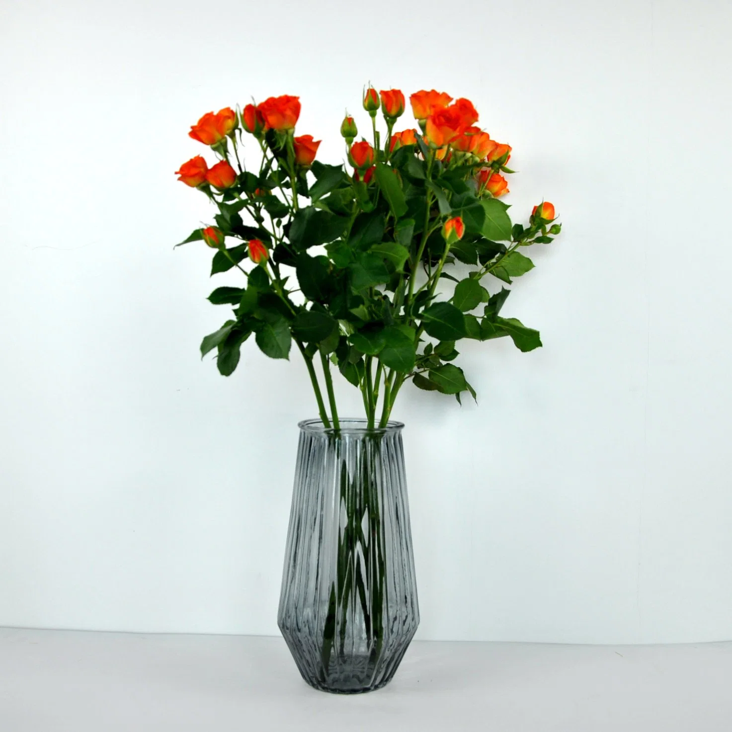 Vase en verre à fleurs de couleur cône à col coupé pour la décoration