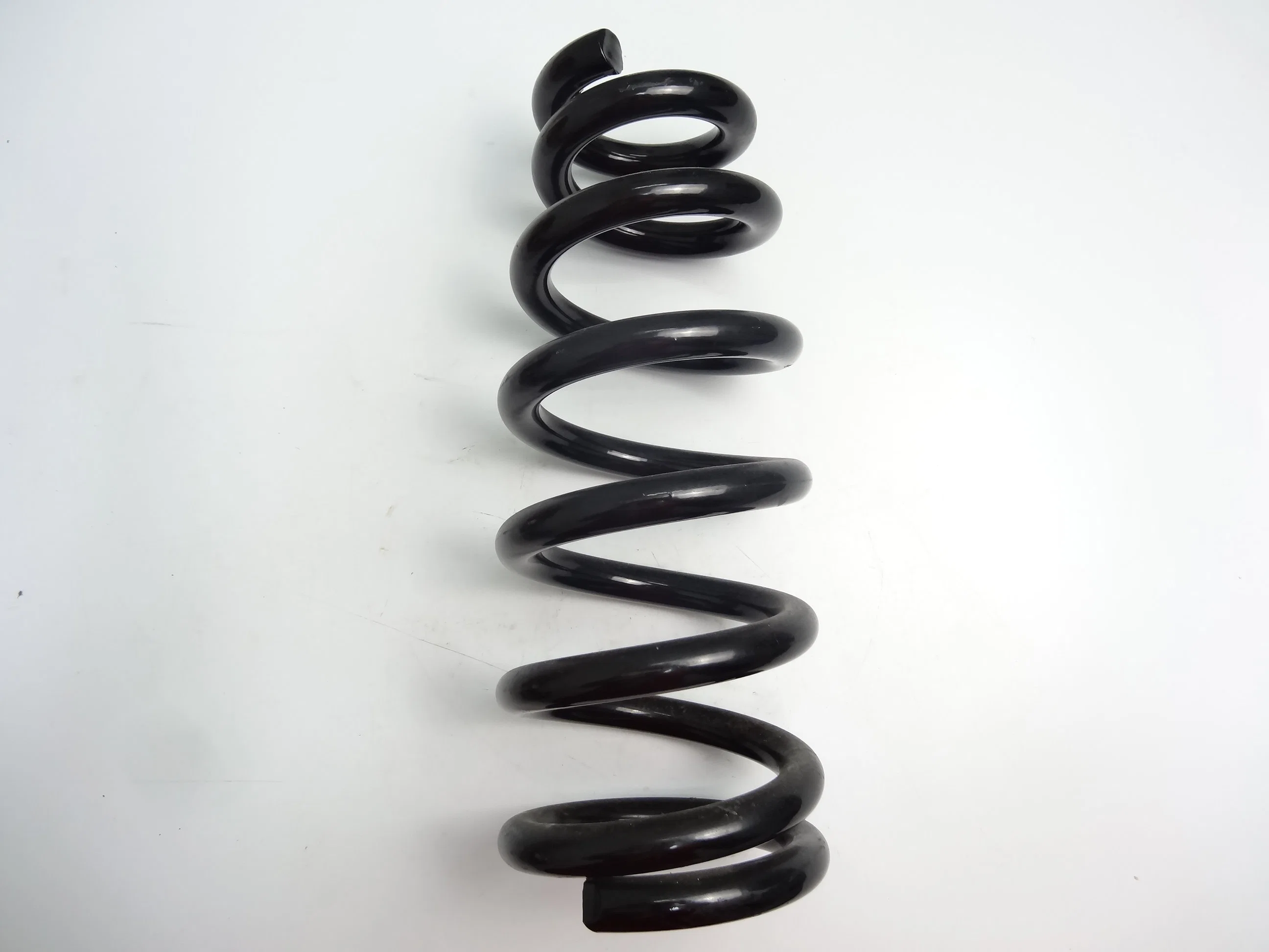 Black Steel Shock Absorber Spring for Mitsubishi L200 Kb4t Mr992336