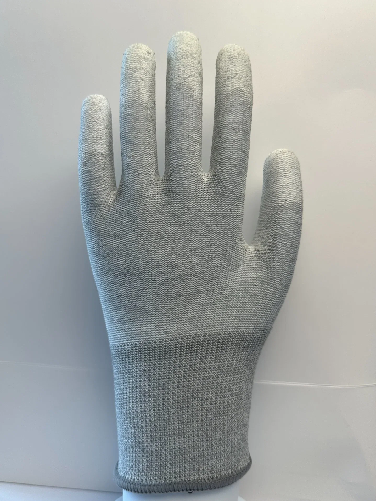 Gants de revêtement ESD DIP en fibre de carbone blanc avec paume en PU pour la réparation de voitures.