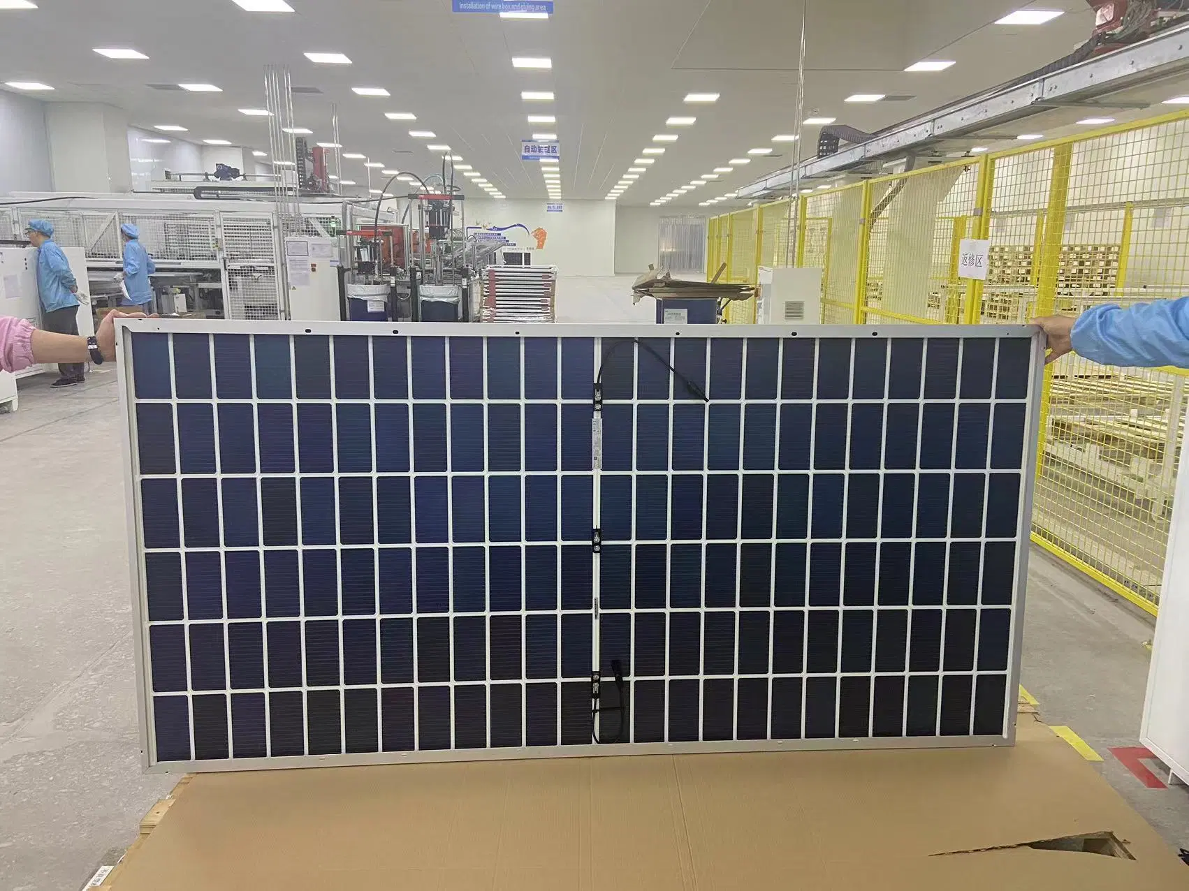Panneau solaire de gros Bif verre verre à moitié cellule photovoltaïque de 550 W pour le marché sud-africain