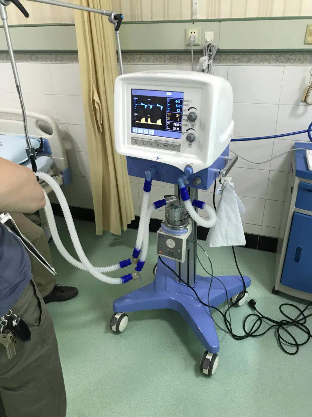 Good Price Guaranteed Quality Adult Invasive Ventilators Machine for Hospital