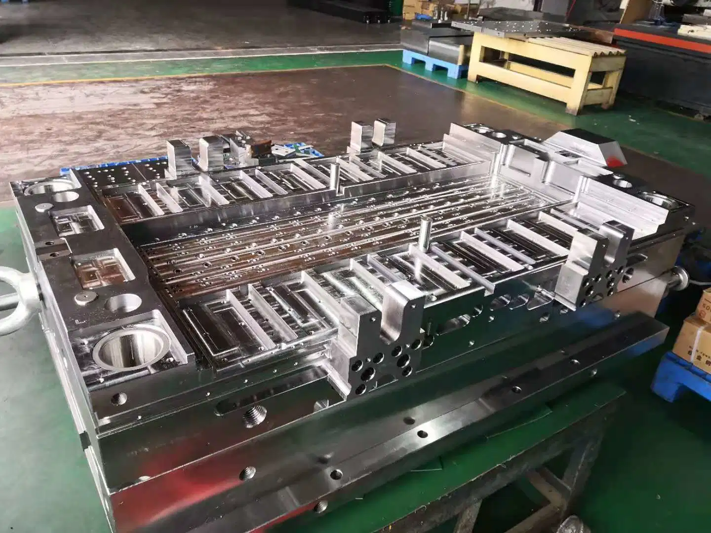 Professional Lkm Mold Base Plastic Injection Molding