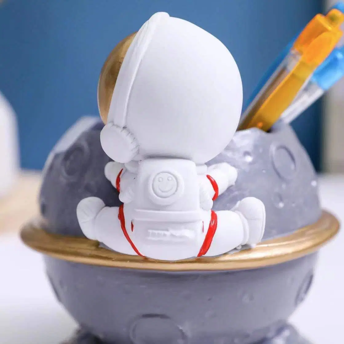 Personalized Office Home Decor Resin Small Astronaut Pen Holder